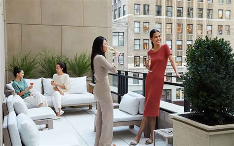 15 Hotels In Manhattan With Balcony | Luxe Stays In NYC