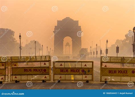 Silhouette of India gate editorial stock photo. Image of center - 186854443