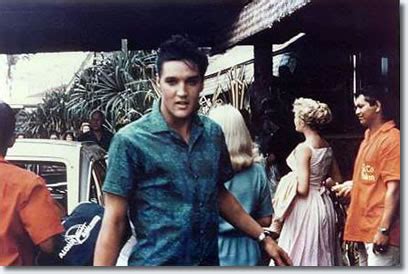 Beautiful color photos show Elvis Presley as a young man