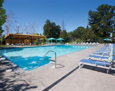 Apartments in Cupertino, CA w/ Swimming Pool and Spa