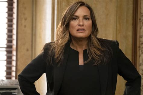 'Law & Order: SVU' Finale: Who Kissed? Plus, Whose Job Is in Jeopardy ...