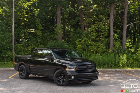 2015 RAM 1500 Black Sport Crew Cab Review | Car Reviews | Auto123