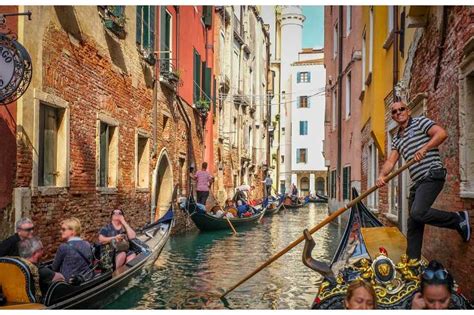 Venice Gondola Tour: 30-minute Fantastic Venice Gondola Tour Experience