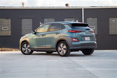 2020 Hyundai Kona Electric rocks a familiar form - CNET