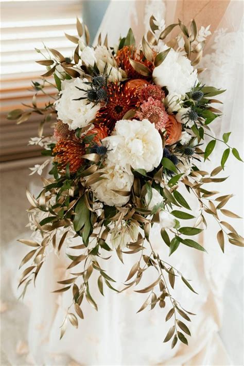 27 Best Fall Wedding Flowers - Gorgeous Wedding Bouquets - Mrs to Be