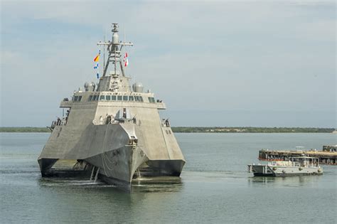 Guantanamo Bay Port prepares to assist the future USS Omah… | Flickr