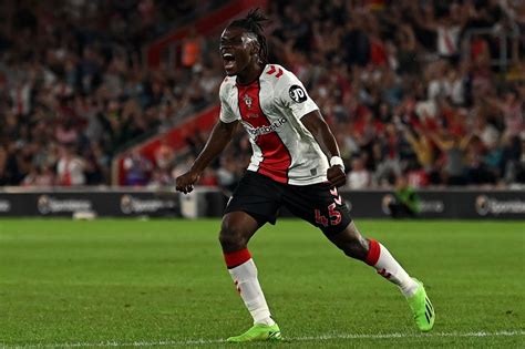 Arsenal Southampton talks ongoing