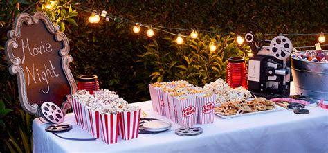 4 steps to hosting an outdoor movie night | Hebrew National