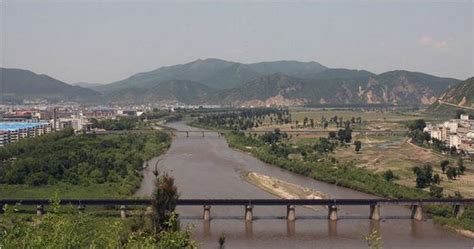 Bizarre Borders ~ Russia/China/North Korea Borders (Tumen River) | North korea, World geography ...