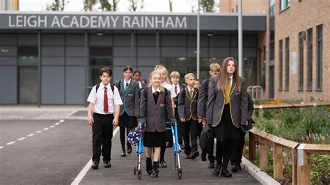 New Rainham school Leigh Academy Rainham opens to first new pupils