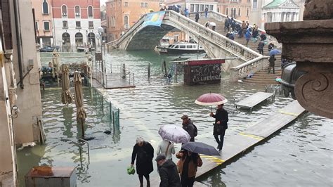 Venice flooding: Tourist recounts travel woes, helpful locals