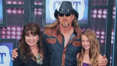 Trace Adkins’ Kids: Meet All Of The Country Music Star’s 5 Daughters – Hollywood Life