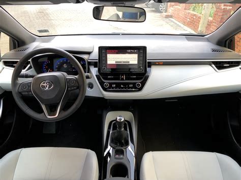 2019 Toyota Corolla: 122 Interior Photos | U.S. News