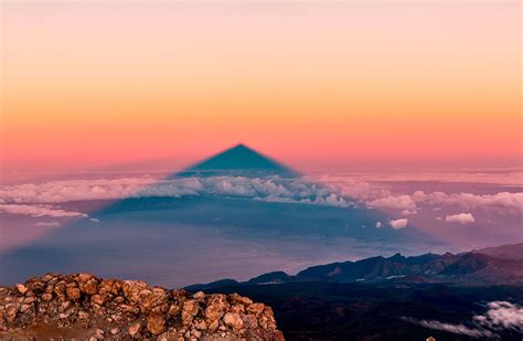 Mount Teide's shadow: the largest in the world over the sea - Teide By Night