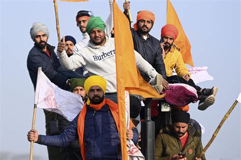 With flags on India’s Red Fort, farmers challenge Modi and protest ...