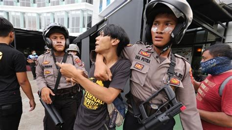 Twitter Users Ridicule Indonesian Police - Asia Sentinel