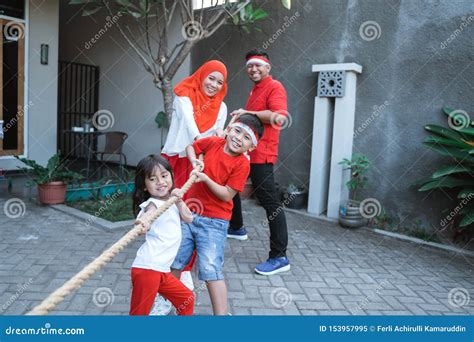 Lomba Tarik Tambang. Indonesia Tug of War Stock Image - Image of indonesia, child: 153957995