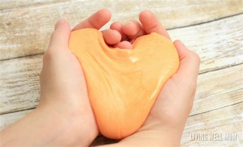 How To Make Putty (2-Ingredient DIY Silly Putty!)