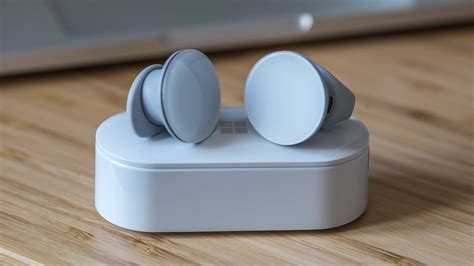 Microsoft Surface Earbuds im Test: Eine runde Sache? - COMPUTER BILD