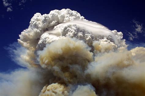 Western wildfires are so intense they're creating pyrocumulonimbus ...