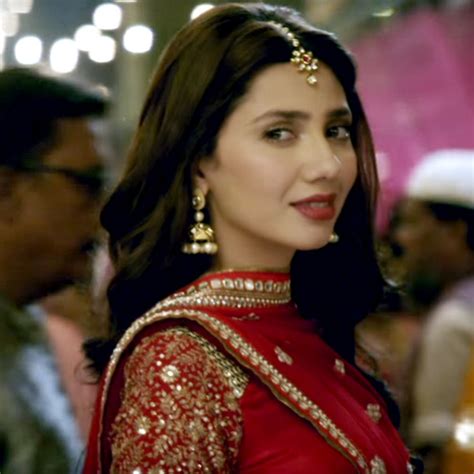 Raees trailer: These 6 stills of Mahira Khan from the trailer will make you whistle! - Raees ...