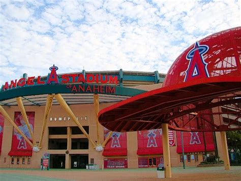 Angel Stadium Parking Tips Guide in Anaheim for 2024