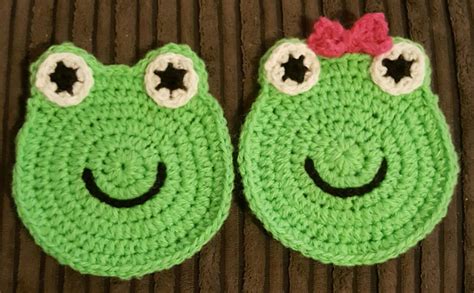 Free crochet frog coaster pattern https://craftandothercrazyplansdotcom.wordpress.com/2016/12/21 ...