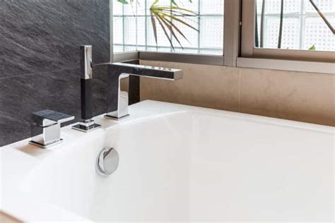 20 Bathtub Faucet Types For Every Bathroom Style