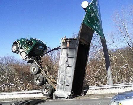 Odd News Blog: 12 Unbelievable Truck Accidents - This Will Make You ''LOL''