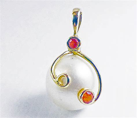 South Sea Pearl Pendant - McKenzies Auctioneers & Valuers