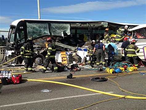 Seattle Duck Boat Vehicle Collides With Tour Bus and Cars, Kills Four and Injures Dozens - Newsweek