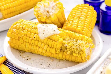 How To Cook Corn On The Cob In The Microwave - Recipes.net