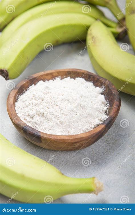 Raw and Dried Green Bananas, Plantain Flour, Resistant Flour, Prebiotic Food, Gut Health Stock ...