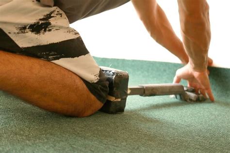 A Complete Guide on How to Stretch Carpet Yourself | Hometalk