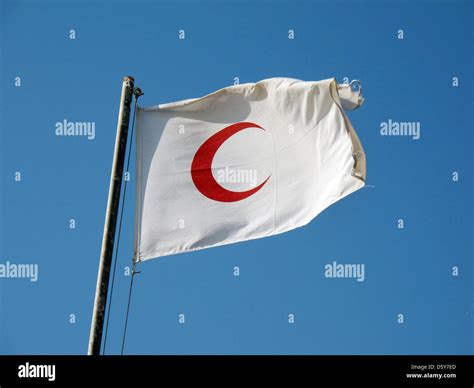 Red crescent flag hi-res stock photography and images - Alamy