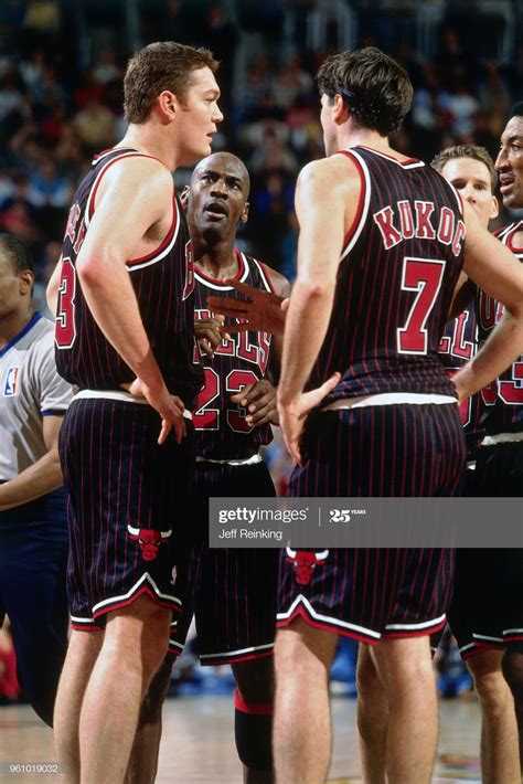 News Photo : Luc Longley, Michael Jordan, and Toni Kukoc of... | Deportes baloncesto, Deportes ...