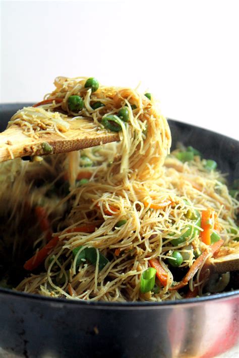 Vegetarian Singapore Noodles with Paneer - Happy Veggie Kitchen