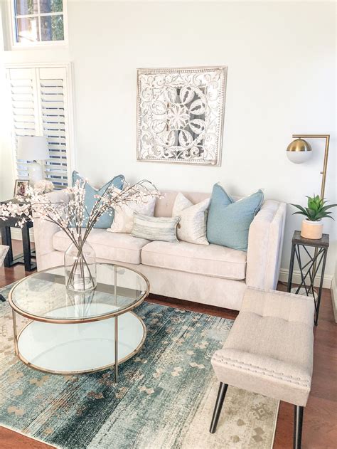20+ Blue And Cream Living Room Ideas – DECOOMO