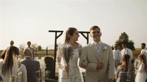 Wedding Kiss GIF - Wedding Kiss - Discover & Share GIFs