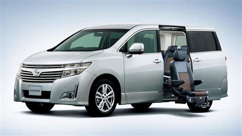 New Nissan Elgrand luxury minivan debuts in Japan - previews 2011 Quest in U.S.