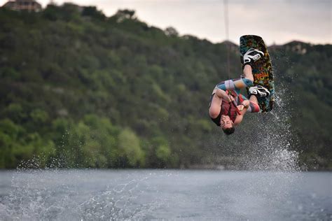 Best Boats for Water Skiing and Wakeboarding - DailyStoke