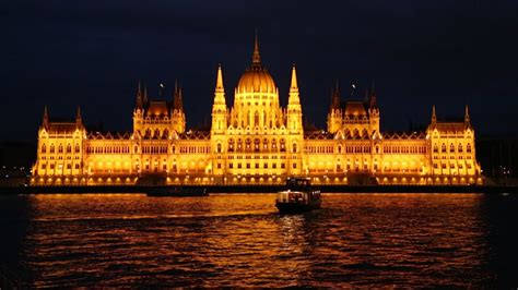 Budapest by night: Buda Castle, Parliament & Chain Bridge - YouTube