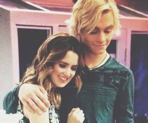 How old is Laura Marano? - Ross Lynch and Laura Marano Answers - Fanpop