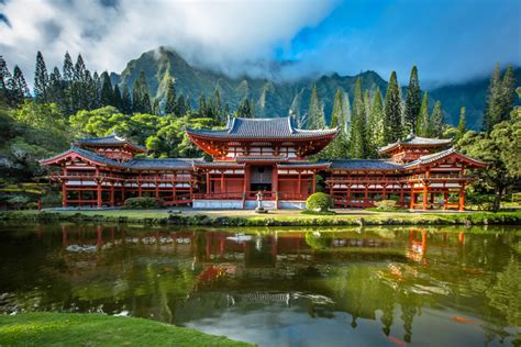 Byodo-In Temple - A Beautiful Japanese Temple in Oahu, Hawaii | Only In Hawaii