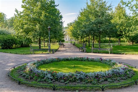 Derzhavin Palace Garden in Saint Petersburg, Russia | Flickr