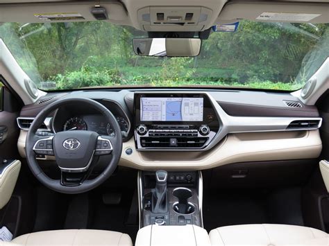 2020 Toyota Highlander: 50 Interior Photos | U.S. News