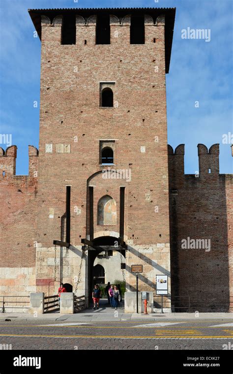 Castelvecchio, or Old Castle in Verona, Northern Italy Stock Photo - Alamy