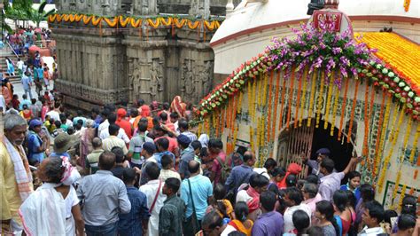 The Ambubachi Mela: Kamakhya Temple, Assam – AwesomeScoop AwesomeScoop.com