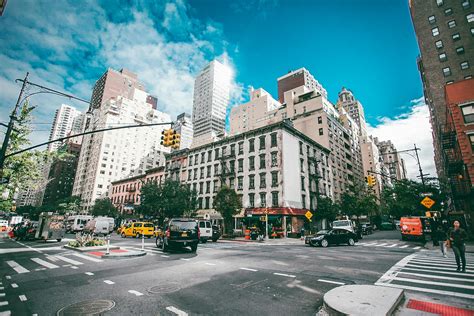 Busy city street in daytime · Free Stock Photo