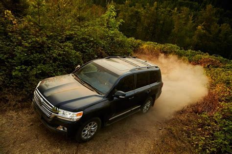 2019 Toyota Land Cruiser technical and mechanical specifications